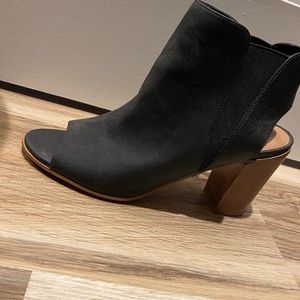 Crown Vintage open toed bootied